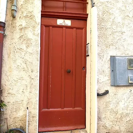 Renovated 2 Bedroom Duplex In The Center Of Apartment