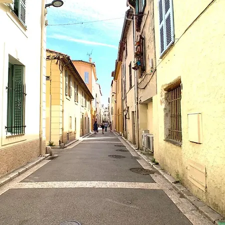 Apartment Renovated 2 Bedroom Duplex In The Center Of Antibes