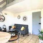 Renovated 2 Bedroom Duplex In The Center Of * أنتيب